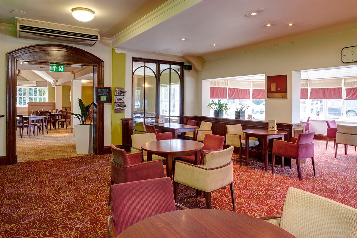 Holiday Inn Ipswich Orwell priory bar.